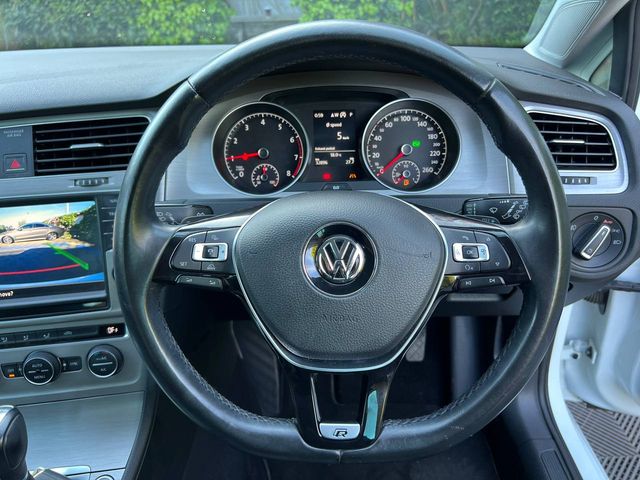 Image for 2017 Volkswagen Golf R-LINE PACK 1.2 TSI // FULL SERVICE HISTORY // NEW 19" ALLOYS // APPLE CARPLAY/ANDROID AUTO