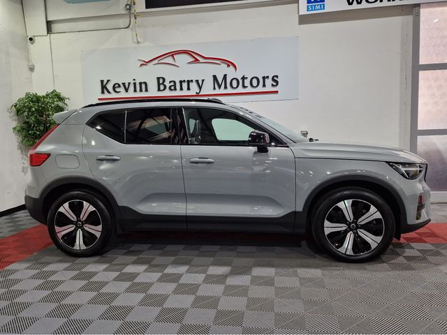 Image for 2023 Volvo XC40 T5 RECHARGE ULTIMATE DARK (PAN ROOF) AUTOMATIC **ONE OWNER / APPLE CARPLAY / BLIND SPOT ASSIST / ELECTRIC SUNROOF / HARMAN KARDON SOUND / HEATED FRONT & REAR SEATS / 360 DEGREE PARKING CAMERA**