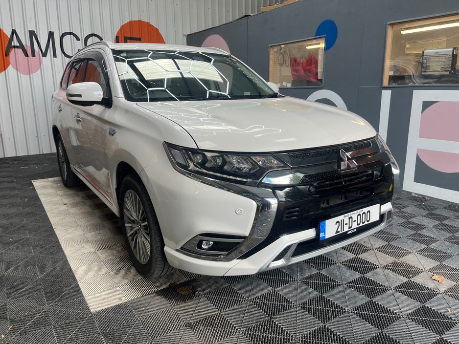 Image for 2021 Mitsubishi Outlander 2021 OUTLANDER PHEV G PLUS PACKAGE 4WD AUTOMATIC/ CRUISE CONTROL/PARKING CAMERA/ ELETRIC SEATS AND MORE