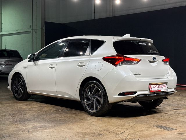 Image for 2016 Toyota Auris 1.8 AUTOMATIC HYBRID - ALLOY WHEELS - HEATED SEATS - MULTI FUNCTION STEERING WHEEL - CRUISE CONTROL - HEATING / AC CONTROLS 