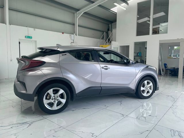 Image for 2022 Toyota C-HR 1.8 HYBRID SOL