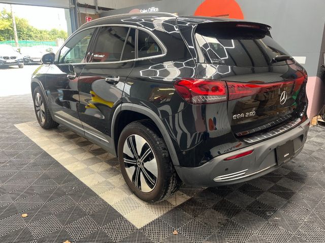 Image for 2022 Mercedes-Benz EQA 2022 MERCEDES-BENZ EQA 250 AUTOMATIC / CRUISE CONTROL / 360 CAMERA / ELECTRIC MEMORY & HEATED SEATS / PADDLE SHIFTERS / AMBIENT LIGHTS AND MORE