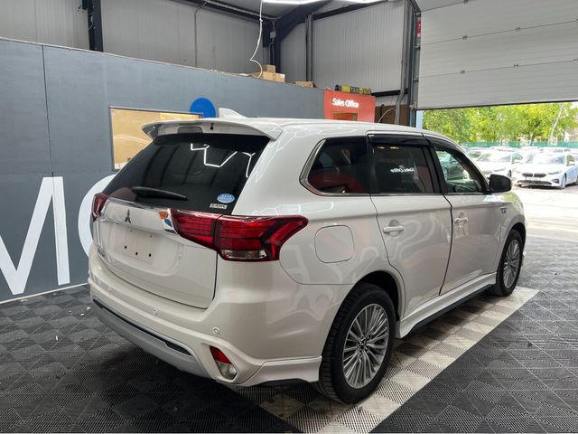 Image for 2019 Mitsubishi Outlander €21950 2019 MITSUBISHI OUTLANDER 2.4 AUTOMATIC / CRUISE CONTROL / REVERSE CAMERA / ELECTRIC MEMORY & HEATED SEATS / PADDLE SHIFTERS / HEATED STEERING WHEEL AND MORE