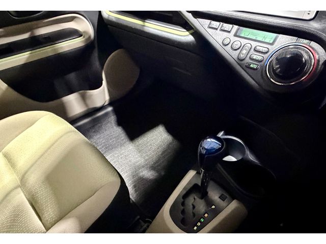 Image for 2014 Toyota Aqua Automatic hybrid 