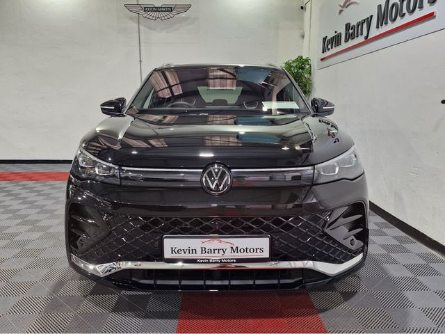 Image for 2025 Volkswagen Tiguan R-LINE (PAN ROOF) PHEV 272BHP AUTOMATIC **ONE OWNER / ADAPTIVE CRUISE CONTROL / BLIND SPOT ASSIST / HEATED & MASSAGE FRONT SEATS / HEATED STEERING WHEEL / IQ HD MATRIX HEADLIGHTS / WIRELESS CHARGING**