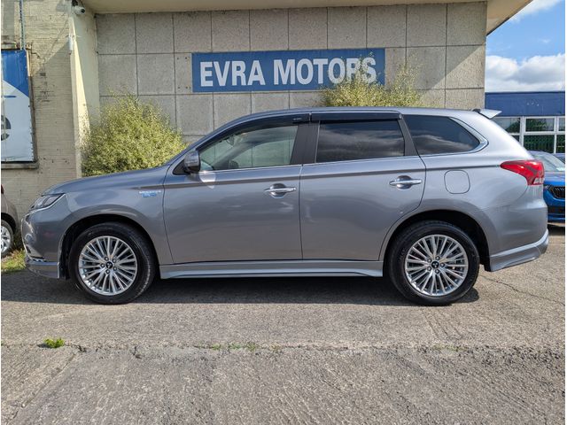 Image for 2019 Mitsubishi Outlander PHEV G PLUS 2.4 PETROL HYBRID AUTOMATIC //HIGH SPEC//HALF LEATHER HEATED SEATS//POWER TAILGATE//ADAPTIVE CRUISE CONTROL//KEYLESS ENTRY//HEATED STEERING WHEEL//