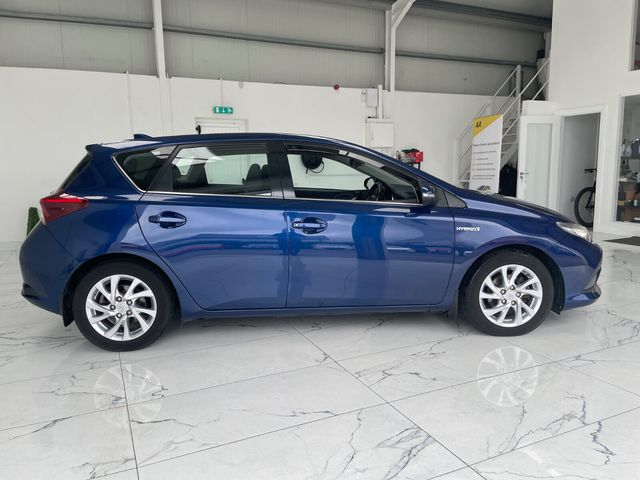 Image for 2016 Toyota Auris Hybrid Luna