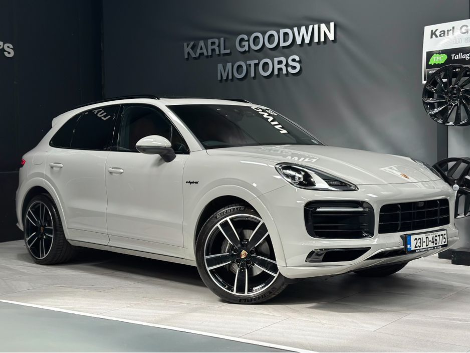 Image for 2023 Porsche Cayenne 3.0 V6 PLATINUM EDITION