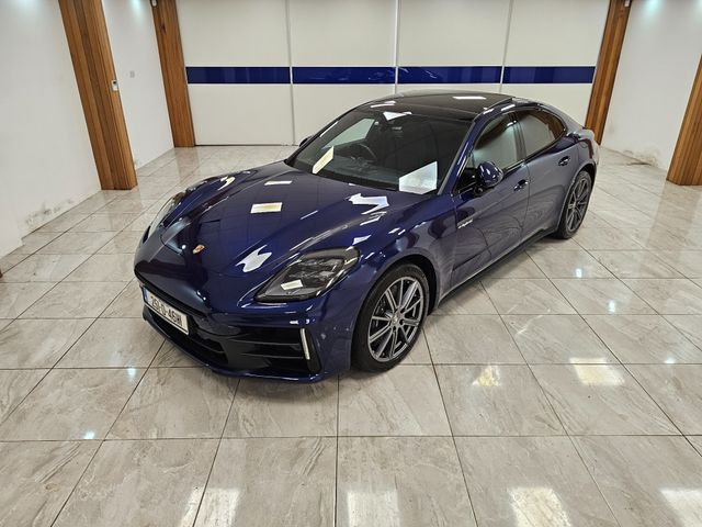 Image for 2025 Porsche Panamera Huge spec // Panoramic sunroof