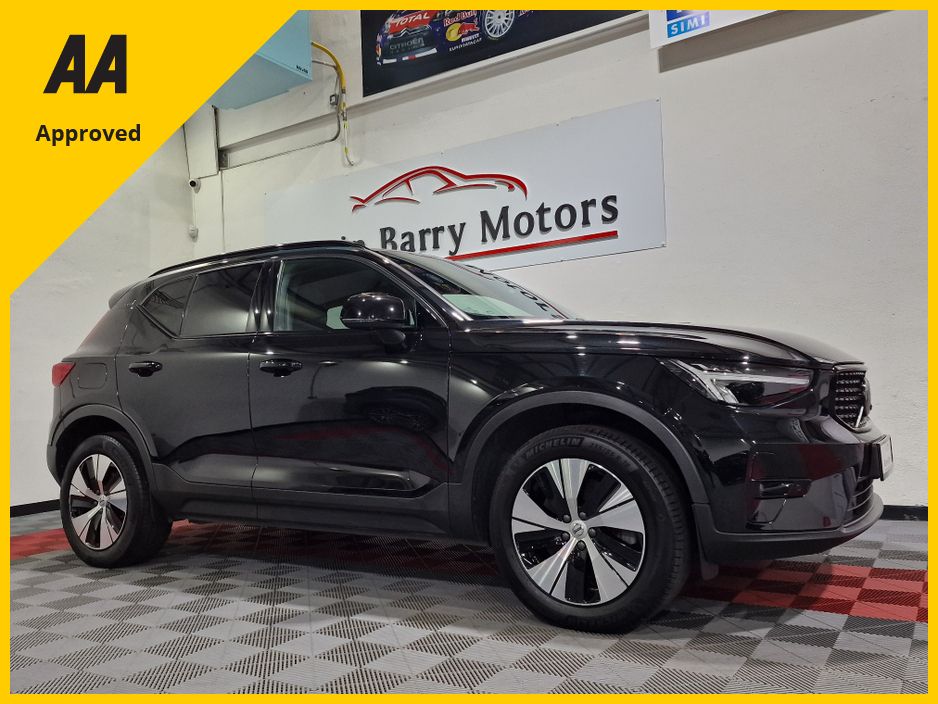 Image for 2024 Volvo XC40 T4 PLUS DARK RECHARGE AUTOMATIC **ONE OWNER / APPLE CARPLAY / CRUISE CONTROL / ELECTRIC BOOTLID / HEATED FRONT & REAR SEATS / HEATED STEERING WHEEL / 360 DEGREE CAMERA / WIRELESS PHONE CHARGING**