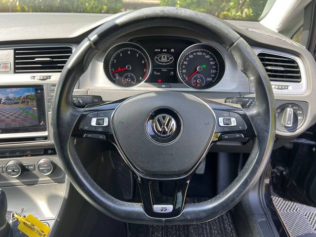 Image for 2016 Volkswagen Golf R-LINE PACK 1.4 TSI // NEW 19" ALLOYS // DUAL ZONE CLIMATE CONTROL // ADAPTIVE CRUISE CONTROL