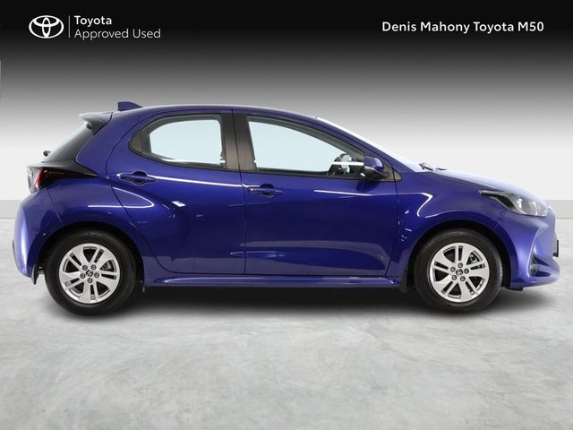 Image for 2023 Toyota Yaris Luna Hybrid