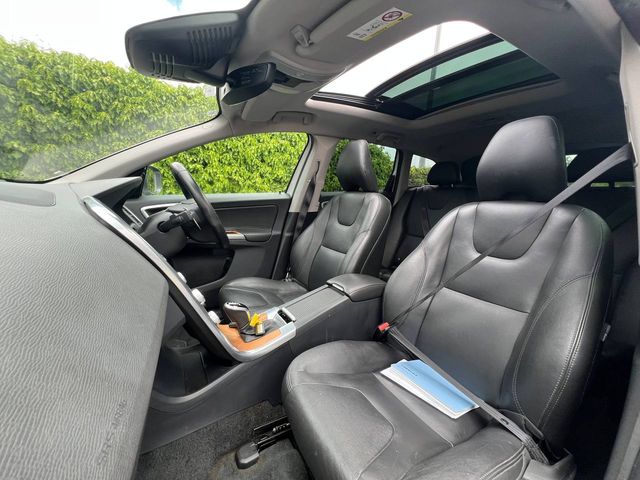 Image for 2017 Volvo XC60 D4 CLASSIC 2.0 D AUTO // OPENING PAN ROOF // LOW MILEAGE // LEATHER INTERIOR