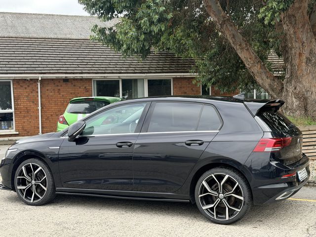 Image for 2023 Volkswagen Golf Style 2.0. WIRELESS PHONE CHARGER