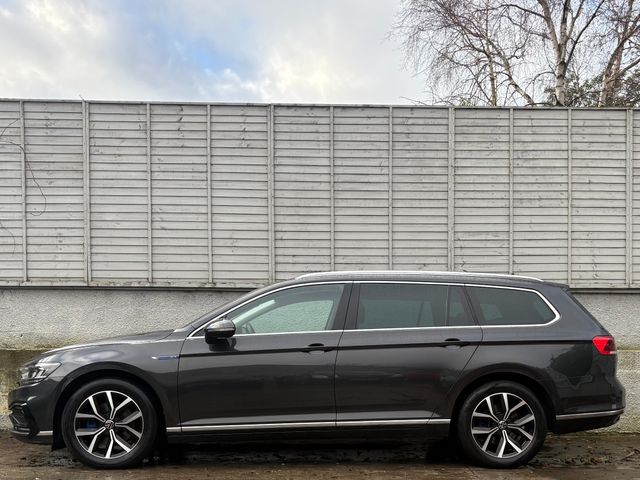 Image for 2022 Volkswagen Passat GTE DSG 215BHP / 12 MONTH NATIONWIDE WARRANTY INCLUDED / PLUG-IN HYBRID / 18* ALLOYS / BLACK LEATHER / CAMERA / NAV / PARK ASSIST / APPLE CARPLAY / *FINANCE PACKAGES AVAILABLE*