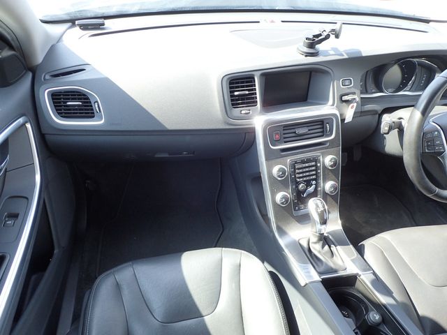 Image for 2016 Volvo S60 2.0 D4 SE LUXURY PLUS DIESEL AUTOMATIC // MASSIVE SPEC // FULL HEATED LEATHER // REVERSING CAMERA // CRUISE CONTROL // LANE ASSIST // COLLISION WARNING SYSTEM // UPGRADED SPORT ALLOYS