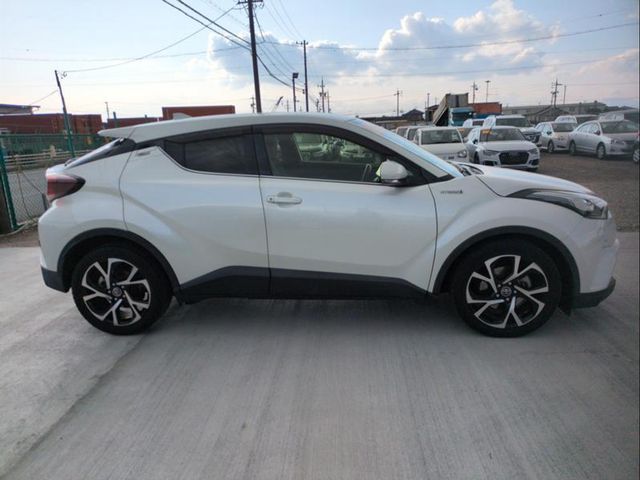 Image for 2017 Toyota C-HR G Package Leather seats