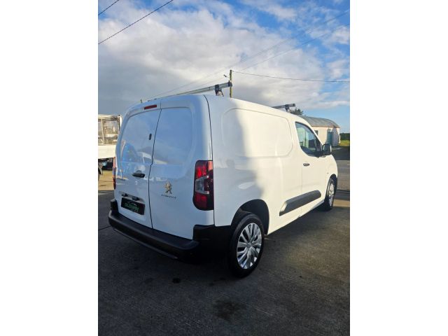 Image for 2019 Peugeot Partner 