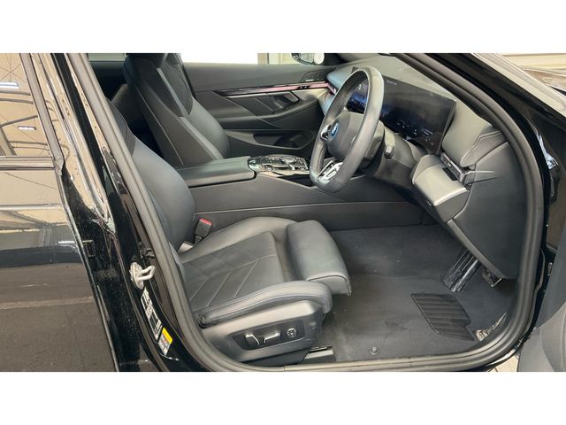 Image for 2024 BMW i5 EDRIVE 40 M SPORT AUTOMATIC **ONE OWNER / 19" ALLOYS / ADAPTIVE LED HEADLIGHTS / CRUISE CONTROL / FULL BLACK LEATHER / HEATED SEATS / HARMAN KARDON SOUND / REVERSE CAMERA / WIRELESS PHONE CHARGING**