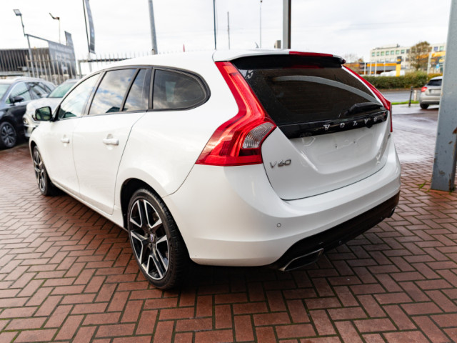 Image for 2016 Volvo V60 2.0D4 SE LUXURY DELUXE 5DR ESTATE AUTOMATIC // MINT CONDITION WITH ONLY 96, 000 KMS // BUY WITH CONFIDENCE AA AND SIMI APPROVED DEALER 2025 // FINANCE ARRANGED // ALL TRADE INS WELCOME // 