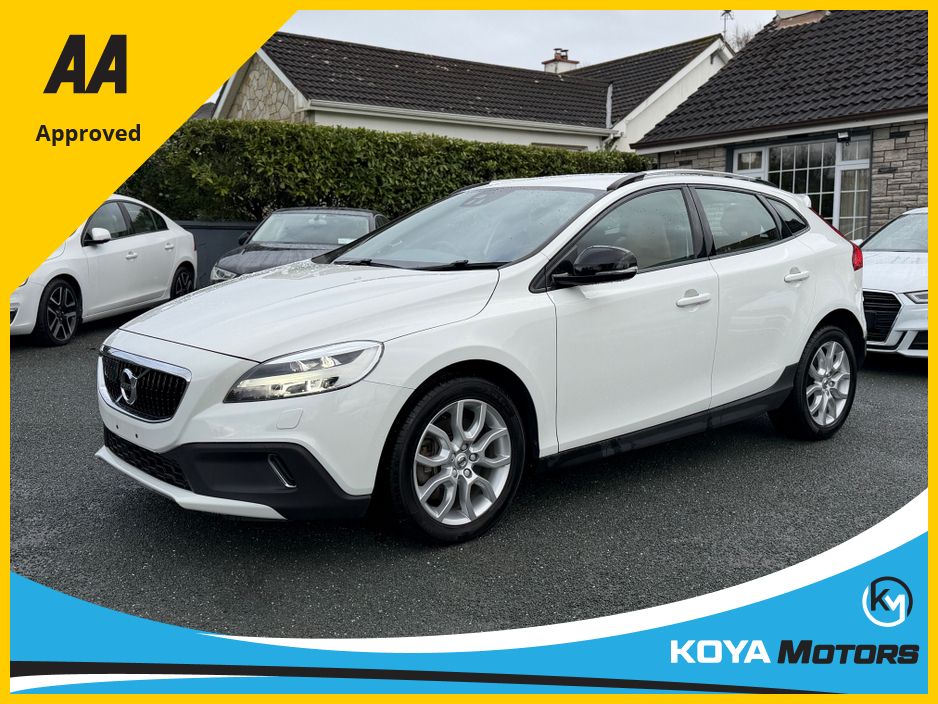Image for 2018 Volvo V40 2.0 D4 CROSS COUNTRY SE LUXURY DIESEL 190 BHP AUTOMATIC // FULL LEATHER ELECTRIC SEATS // REVERSING CAMERA // CRUISE CONTROL // LANE ASSIST // FULL HARMAN KARDON SURROUND SOUND SYSTEM // TOP SPEC