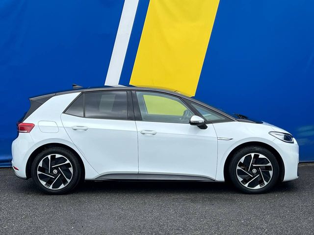 Image for 2021 Volkswagen ID.3 PRO FAMILY 58KWH // PANORAMIC SUNROOF // LOW MILEAGE // PARKING SENSORS // HEATED SEATS