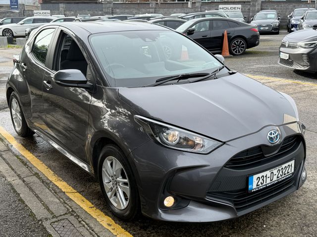 Image for 2023 Toyota Yaris APPLE CARPLAY. REAR CAMERA