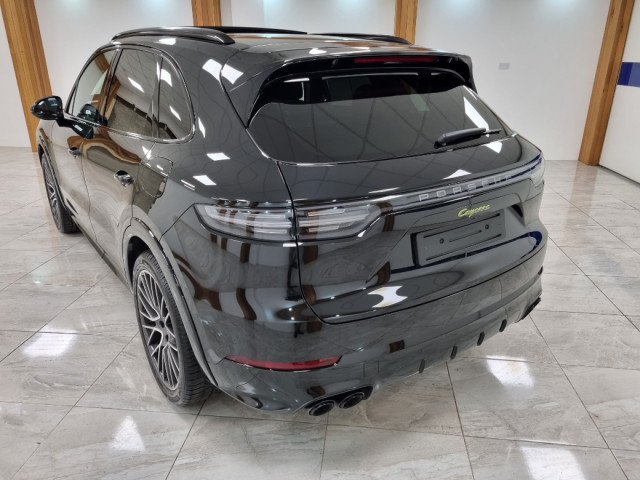 Image for 2023 Porsche Cayenne ENORMOUS SPEC