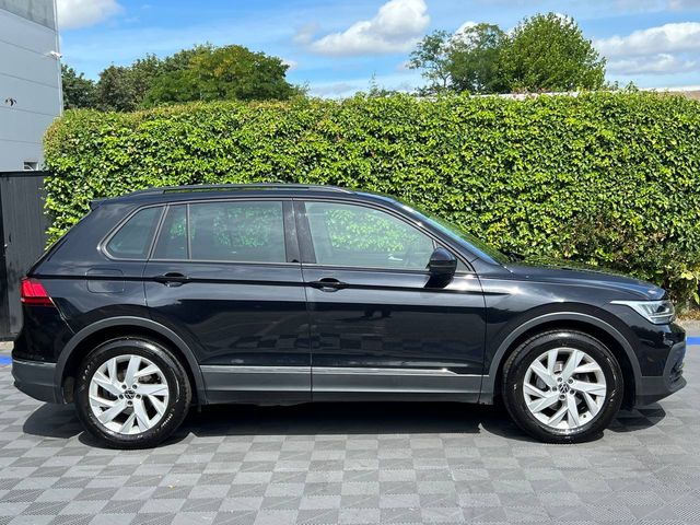 Image for 2023 Volkswagen Tiguan LIFE 2.0 TDI // APPLE CARPLAY/ANDROID AUTO // 18" ALLOYS // DUAL ZONE CLIMATE CONTROL