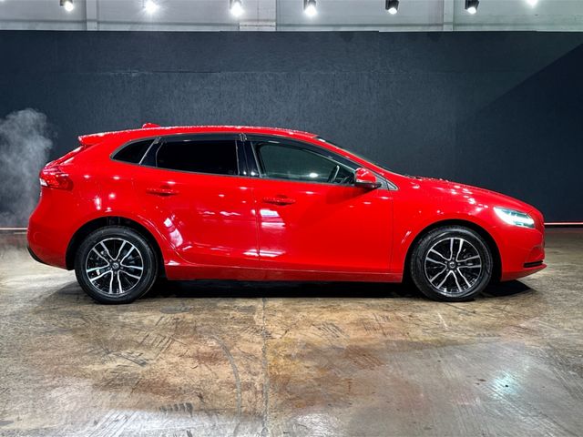 Image for 2020 Volvo V40 1.5L AUTOMATIC - FACTORY ALLOYS - REVERSE CAMERA/PARKING SENSORS - CRUISE CONTROL - A/C HEATING CONTROLS