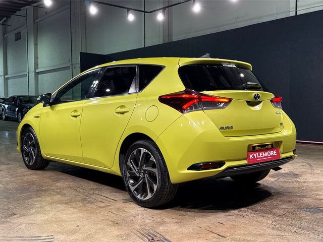 Image for 2016 Toyota Auris 1.8 HYBRID - BRICK LANE EDITION - HALF BLACK LEATHER - FACTORY ALLOYS - 2 TONE - MULTI FUNCTION STEERING WHEEL - LANE KEEP ASISST