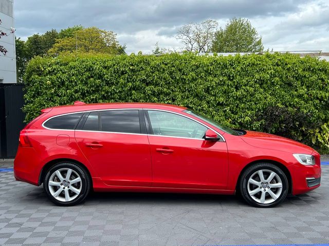 Image for 2016 Volvo V60 D4 2.0 D // 17" ALLOYS // ADAPTIVE CRUISE CONTROL // LEATHER POWERED & HEATED SEATS