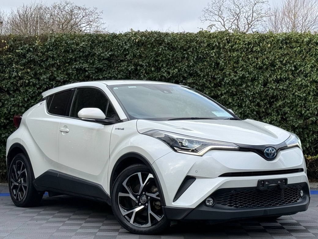 Image for 2019 Toyota C-HR 1.8 HYBRID // DIAMOND CUT ALLOYS // HALF LEATHER HEATED SEATS // DUAL ZONE CLIMATE CONTROL