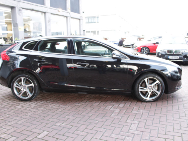 Image for 2016 Volvo V40 2.0D4 DYNAMIQUE EDITION 5DR HATCHBACK AUTOMATIC // 1 OWNER CAR WITH ONLY 56, 000 KMS IN AS NEW CONDITION // BUY WITH CONFIDENCE AA AND SIMI APPROVED DEALER 2026 // FINANCE ARRANGED // TRADE INS WELCOM