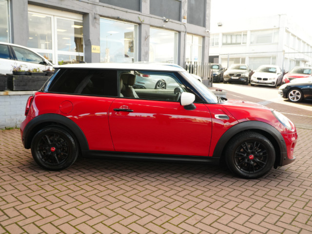 Image for 2021 Mini Cooper D 1.5 DIESEL 3DR HATCHBACK AUTO ONLY 95000 KMS