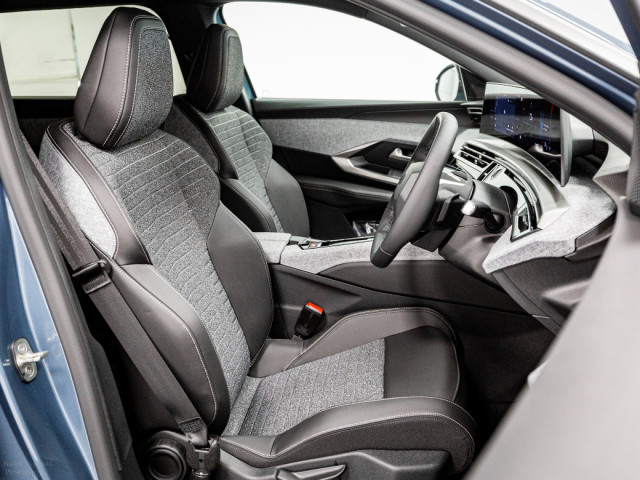 Image for 2027 Peugeot 5008 Allure Hybrid Auto 145HP - 7 Seater