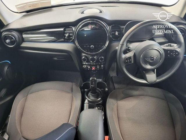 Image for 2024 Mini Cooper 5-Door Cooper Classic