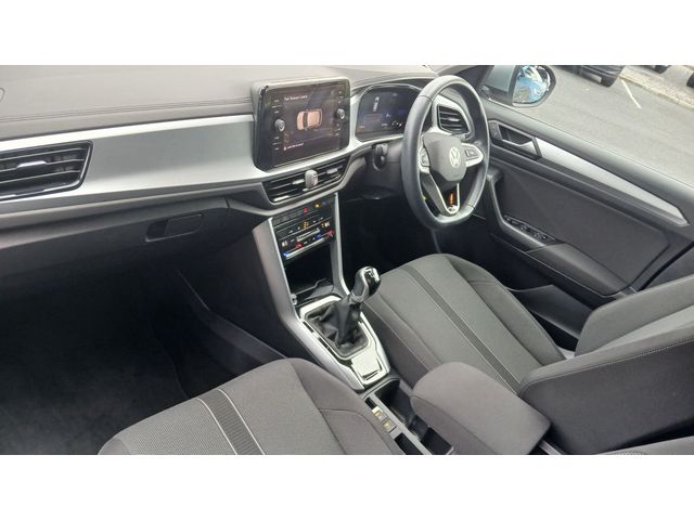 Image for 2022 Volkswagen T-Roc Life 1.0 TSI 110HP ** REAR VIEW CAMERA, APP CONNECT**