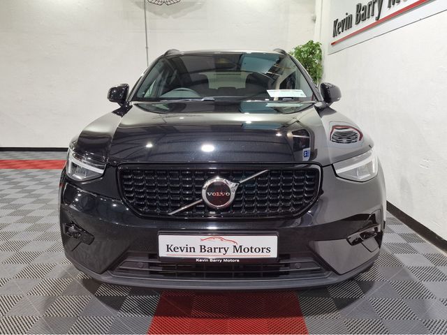 Image for 2022 Volvo XC40 T4 PLUS DARK RECHARGE AUTOMATIC **ONE OWNER / APPLE CARPLAY / BLIND SPOT ASSIST / ELECTRIC BOOTLID / HEATED FRONT & REAR SEATS / HEATED STEERING WHEEL / REVERSE CAMERA / WIRELESS PHONE CHARGING**