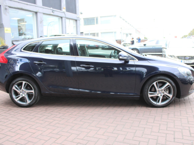Image for 2016 Volvo V40 2.0D4 SE LUXURY DELUXE 5DR HATCHBACK AUTOMATIC // MINT CONDITION WITH ONLY 110, 000 KMS // BUY WITH CONFIDENCE AA AND SIMI APPROVED DEALER 2025 // FINANCE ARRANGED // ALL TRADE INS WELCOME // 
