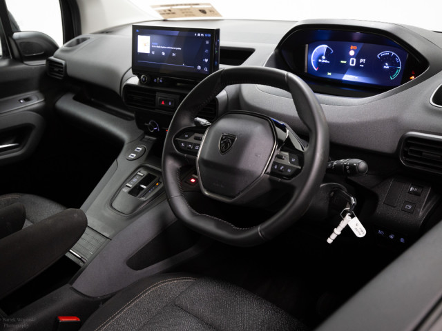 Image for 2025 Peugeot Rifter E-Allure LWB 50kWh 135HP - 7 Seats