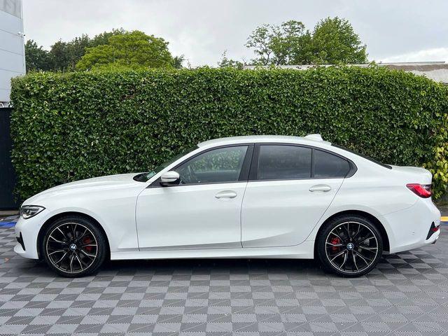Image for 2019 BMW 3 Series 320D AUTO // APPLE CARPLAY/BLUETOOTH MUSIC // DIAMOND CUT M-SPORT ALLOYS // MULTIFUNCTIONAL STEERING WHEEL