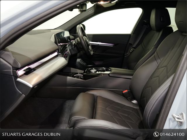 Image for 2025 BMW 5 Series COMFORT PACK, TECH PACK AND 20” ALLOYS* BROOKLYN GREY METALLIC WITH BLACK VEGANZA INTERIOR