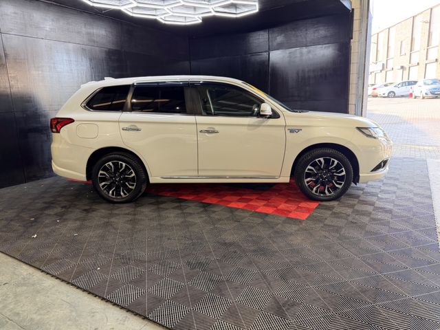 Image for 2017 Mitsubishi Outlander phev