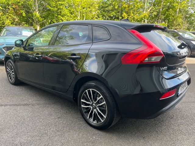 Image for 2017 Volvo V40 2.0 DIESEL MOMENTUM EDITION 