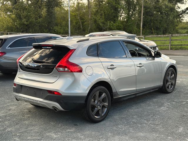 Image for 2016 Volvo V40 2.0 D4 CROSS COUNTRY SE LUXURY DIESEL 190 BHP AUTOMATIC // FULL LEATHER ELECTRIC SEATS // REVERSING CAMERA // CRUISE CONTROL // LANE ASSIST // FULL HARMAN KARDON SURROUND SOUND SYSTEM // TOP SPEC