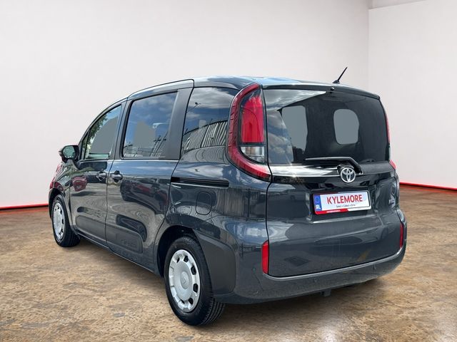 Image for 2023 Toyota Sienta 1.5 HYBRID AUTOMATIC 7 SEATER - POWER SLIDING DOORS - PUSH BUTTON STOP/START - CRUISE CONTROL - BLIND SPOT MONITORING - REAR CAMERA
