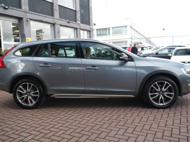 Image for 2018 Volvo V60 Cross Country 2018 VOLVO V60 CROSS COUNTRY