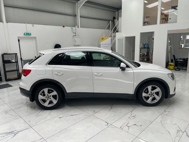 Image for 2019 Audi Q3 35 TDI 150HP quattro SE