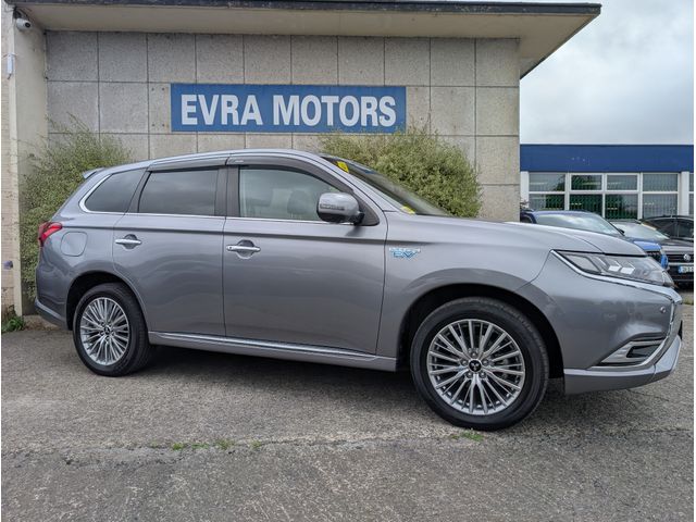 Image for 2021 Mitsubishi Outlander G 4WD PHEV HYBRID 2.4 PETROL //HIGH SPEC//LOW MILES//HALF LEATHER HEATED ELECTRIC SEATS//REVERSE CAMERA//HEATED STEERING WHEEL//KEYLESS ENTRY//ADAPTIVE CRUISE CONTROL//